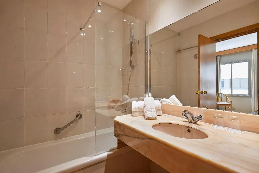 Double or Twin STANDARD Room, Columbus, Costa Brava