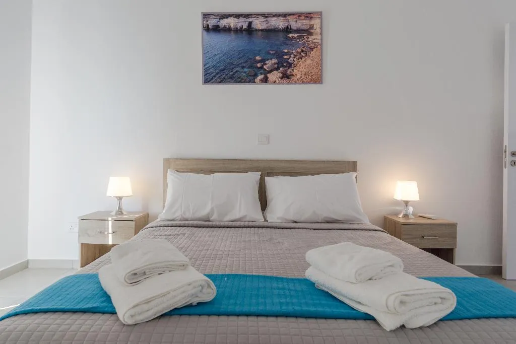 VILLA FIVE BEDROOMS WITH PRIVATE POOL Room, Sea Point Villas, Cyprus