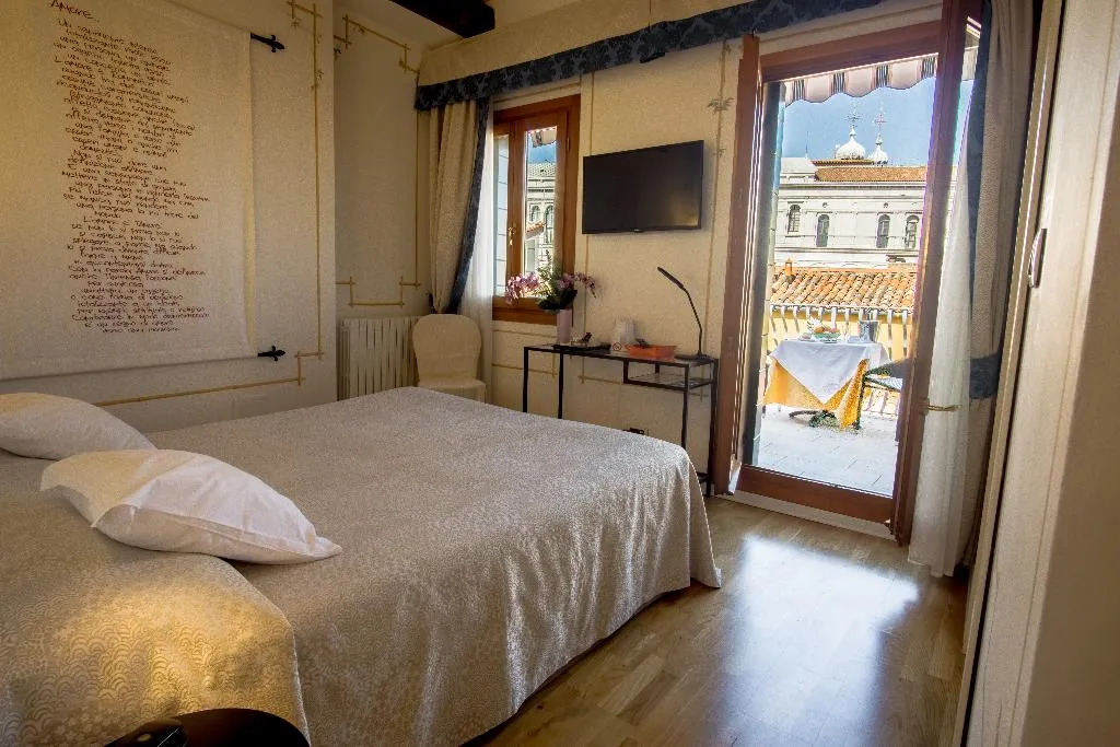 DOUBLE WITH TERRACE Room, Antigo Trovatore, Venice
