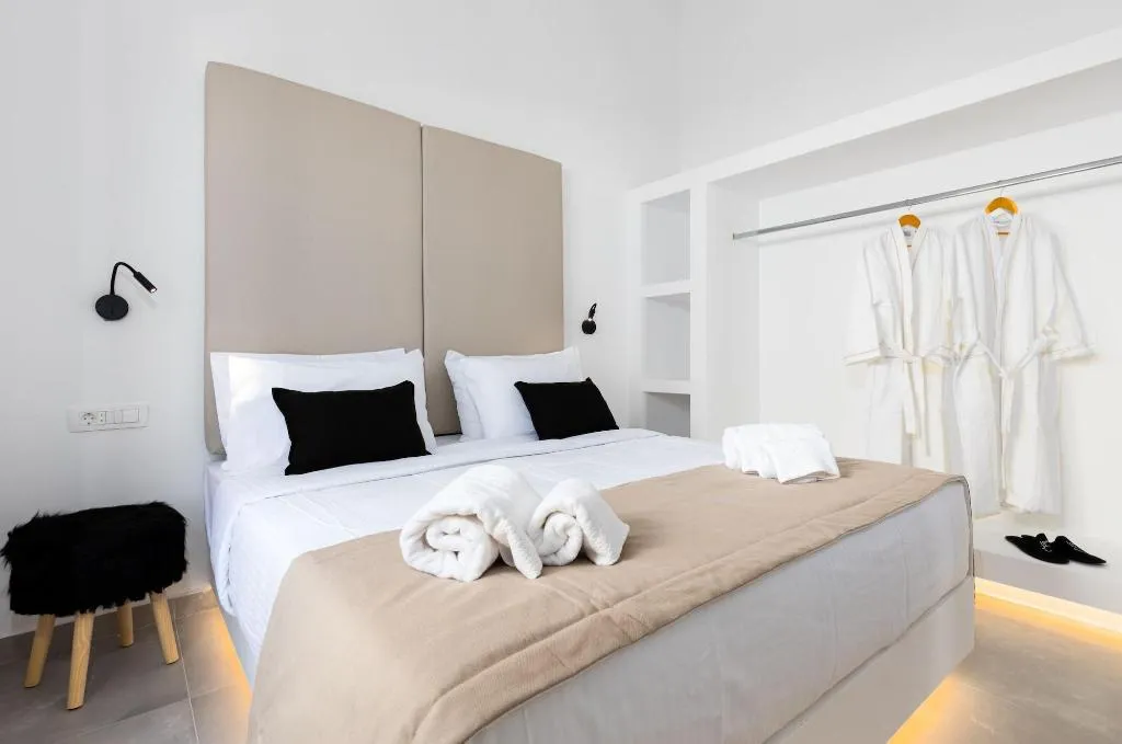 Room, Serapias Suites, Santorini