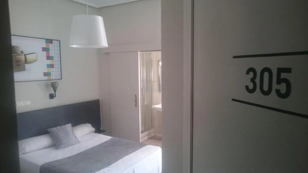 Room, Nwt Central Station Valencia, Valencia