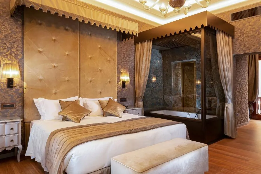 DOUBLE CANAL VIEW Room, Canaletto, Venice