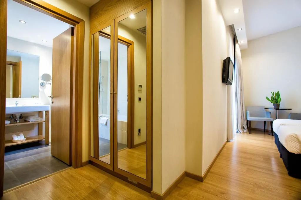 Room, The Athens Gate, Athens
