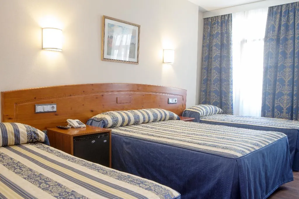 QUADRUPLE STANDARD Room, Castilla Guerrero, Costa Del Sol
