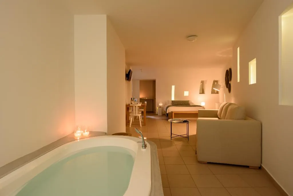 SUITE CAPACITY 3 Room, Panorama Santorini Boutique Hotel, Santorini