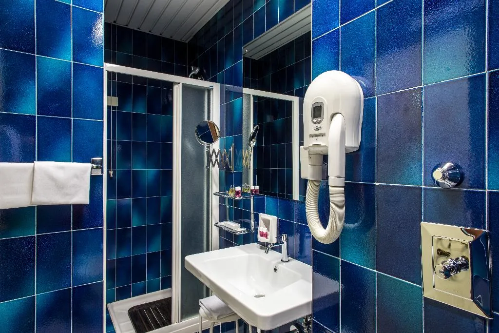 SINGLE STANDARD Room, Mirage, Florence