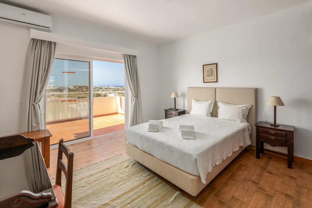 VILLA THREE BEDROOMS Room, Parque Monte Verde, Algarve