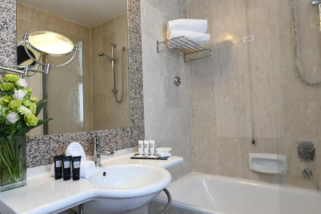 DOUBLE SINGLE USE SUPERIOR Room, Bettoja Hotel Mediterraneo, Rome