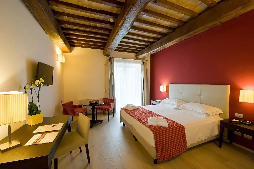 TRIPLE DELUXE Room, Relais dell Olmo, Perugia