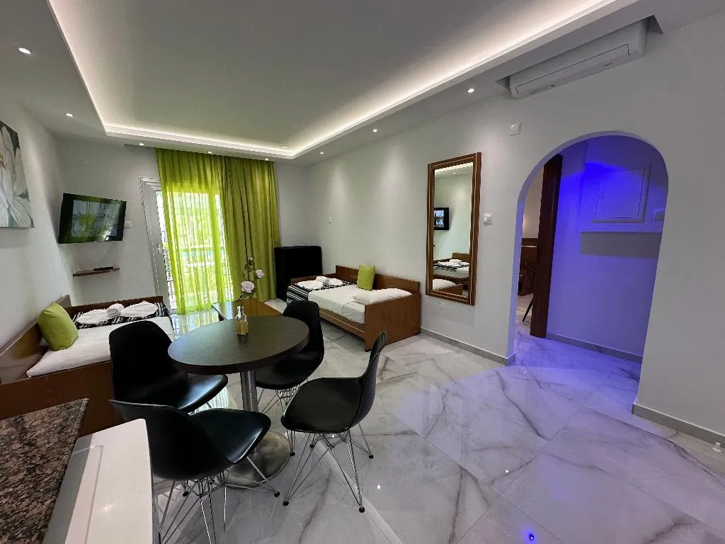 APARTMENT CAPACITY 4 Room, Loutsiana Hotel & Apartments, Cyprus