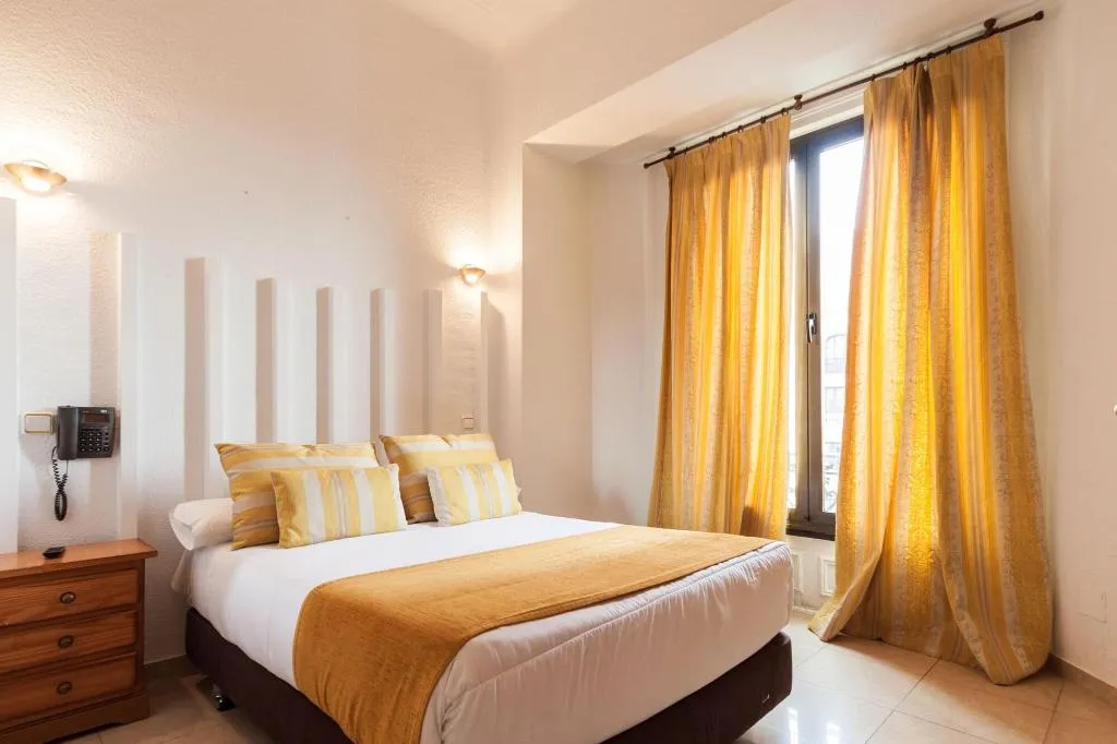 Room, Josefina Hostal, Madrid
