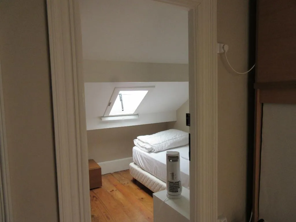 SINGLE WITH SHARED BATHROOM Room, Oporto Music Hostel, Porto