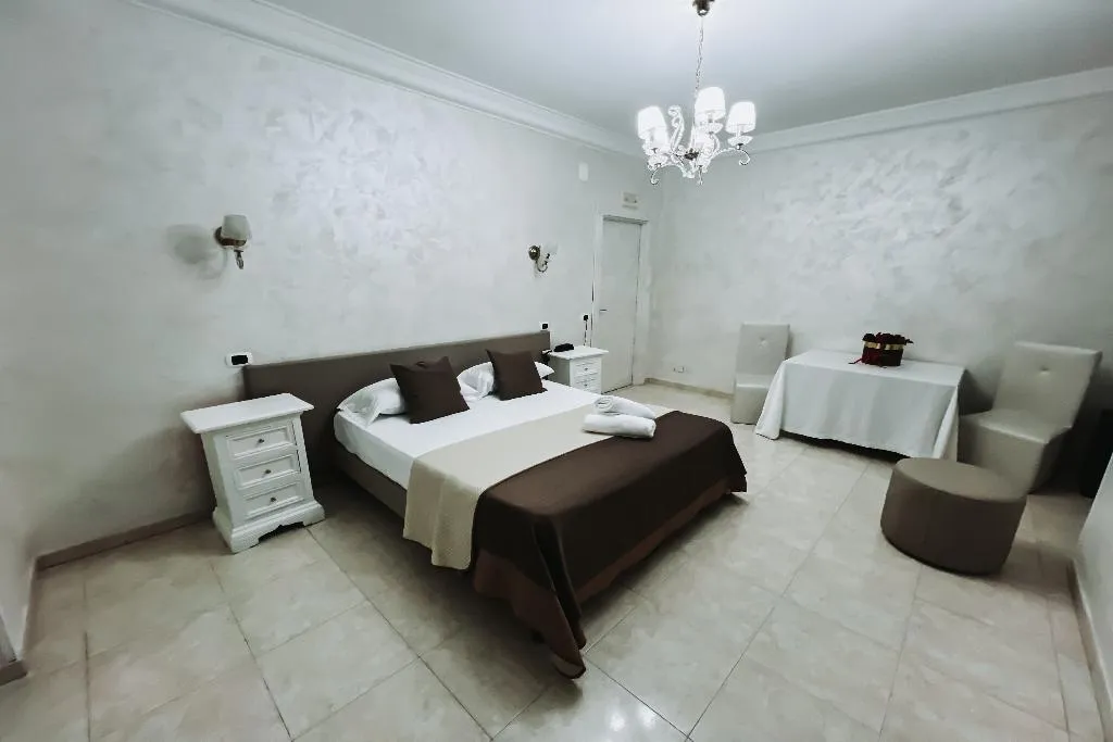 JUNIOR SUITE WITH JACUZZI Room, Bee Queen Hotel, Naples