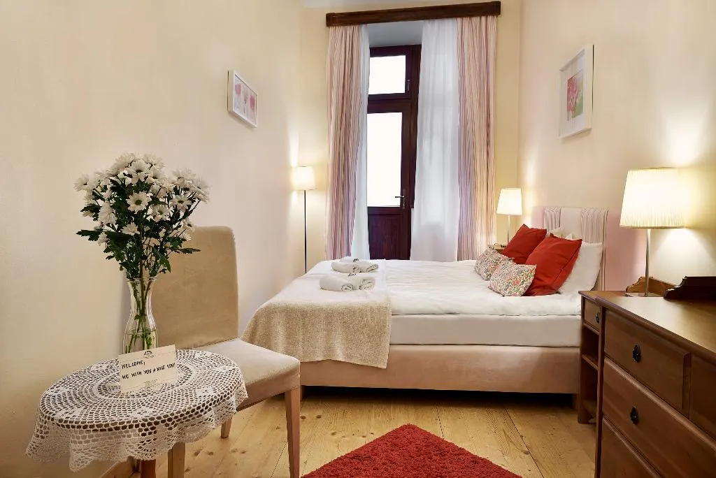 FAMILY ROOM TWO BEDROOMS Room, Gołębia 8 Residence, Krakow