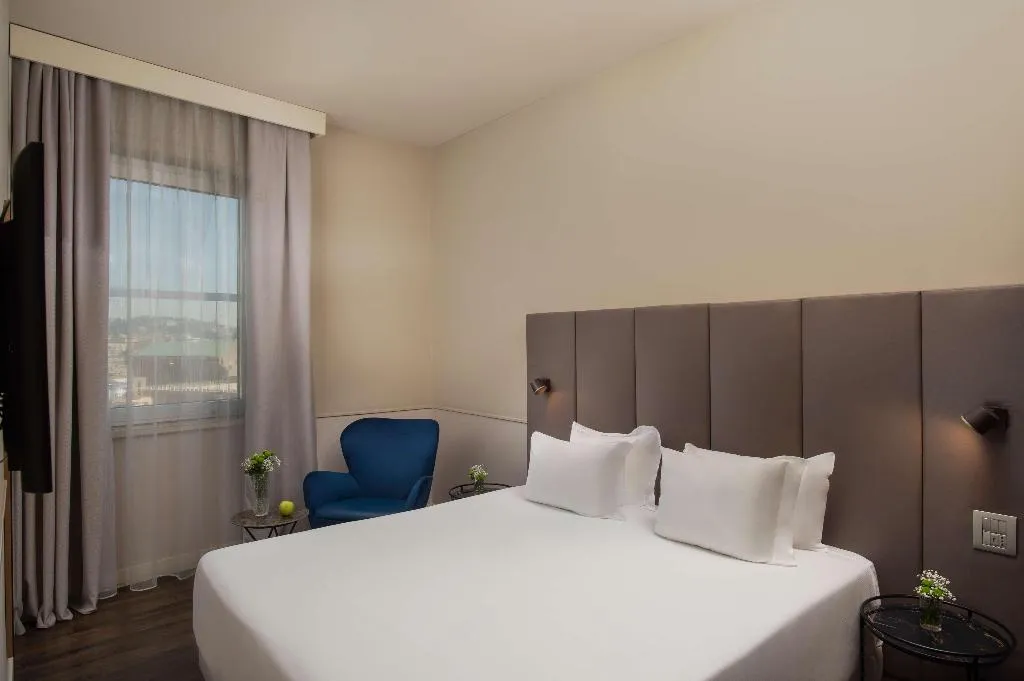 DOUBLE STANDARD Room, NH Napoli Panorama, Naples