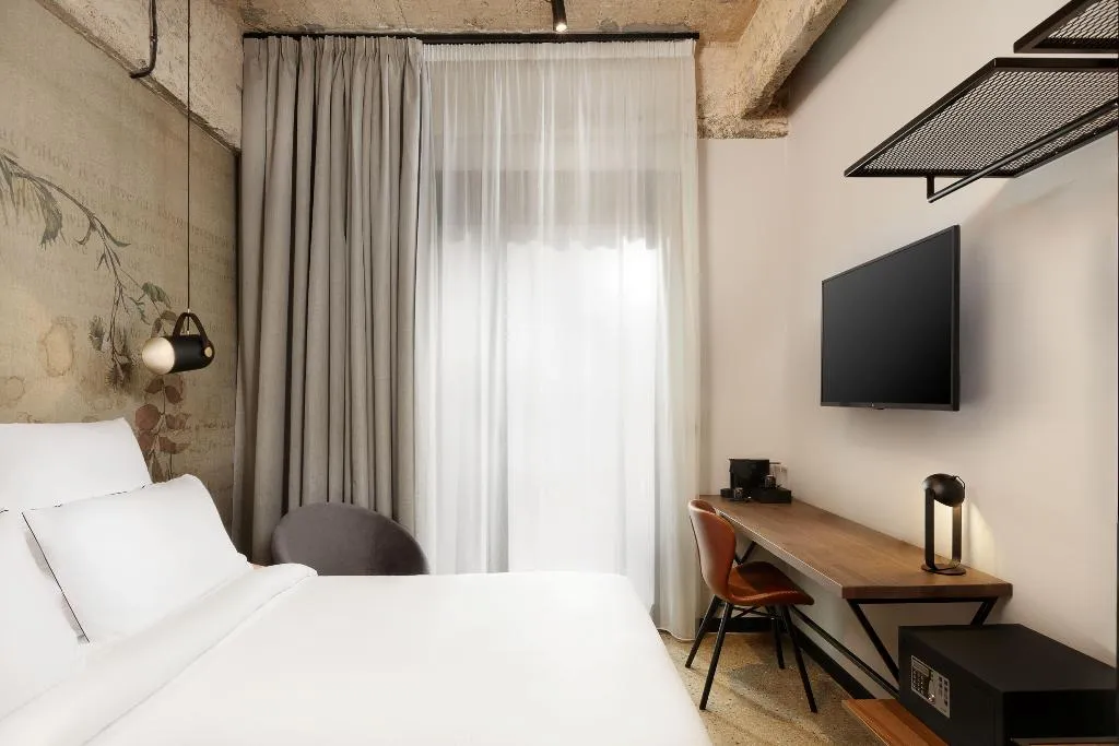 DOUBLE DELUXE QUEEN BED Room, Anise Aluma Athens, Tapestry Collection by Hilton, Athens