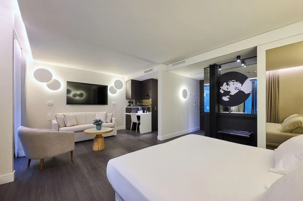 TRIPLE SUPERIOR Room, H10 Port Vell, Barcelona