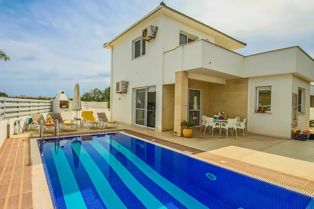 VILLA WITH PRIVATE POOL Room, Flouressia Gardens, Cyprus