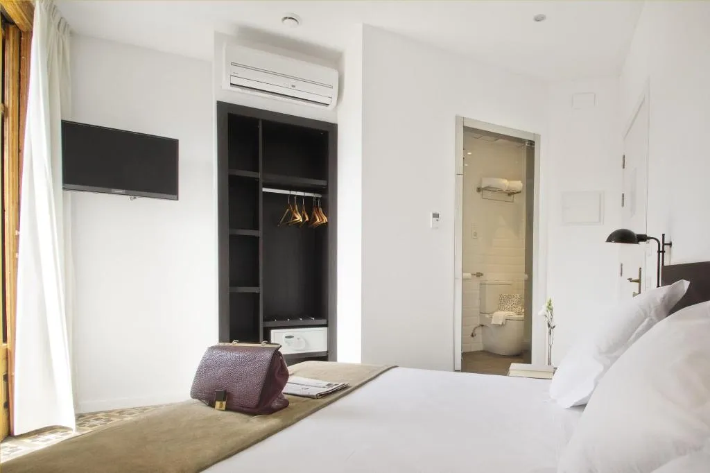 Room, Som Nit Triomf, Barcelona