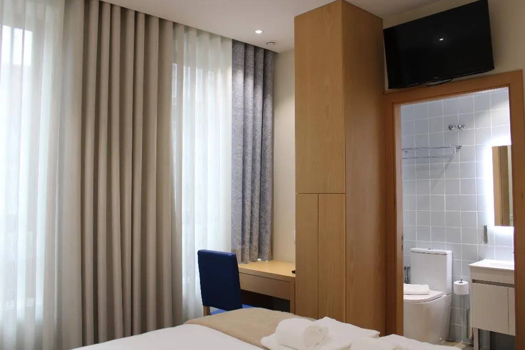 DOUBLE STANDARD Room, Oporto Station Hostel & Rooms, Porto