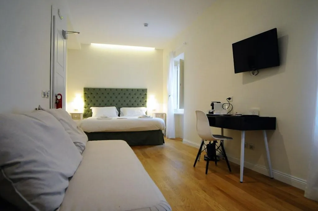 Room, Magia A Trilussa, Rome