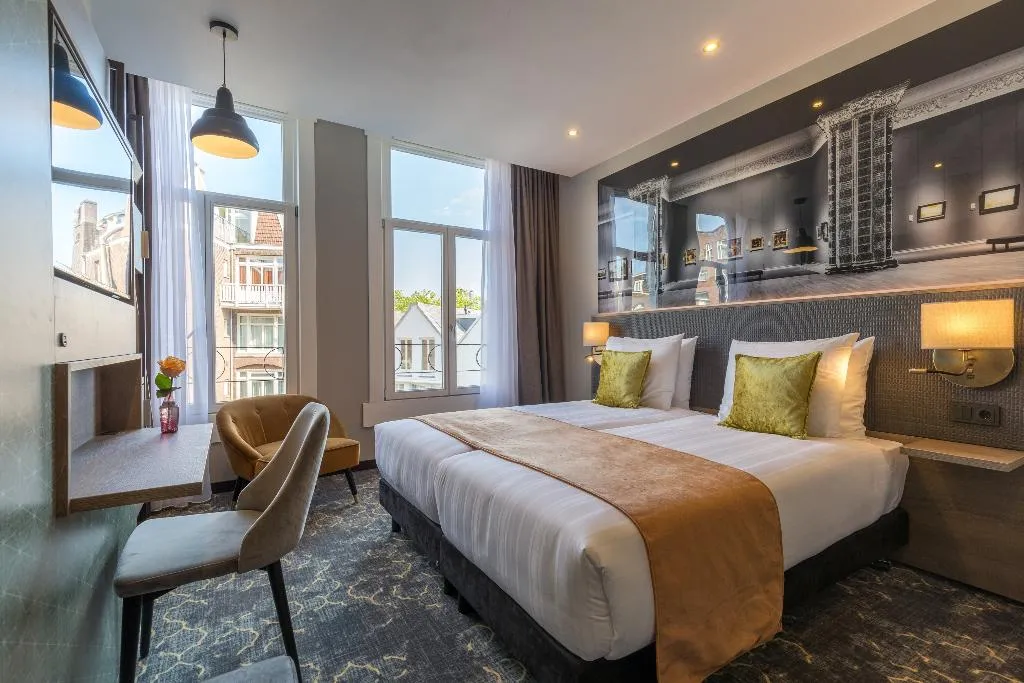 TWIN DELUXE Room, Leonardo Hotel Amsterdam Museum Quarter, Amsterdam