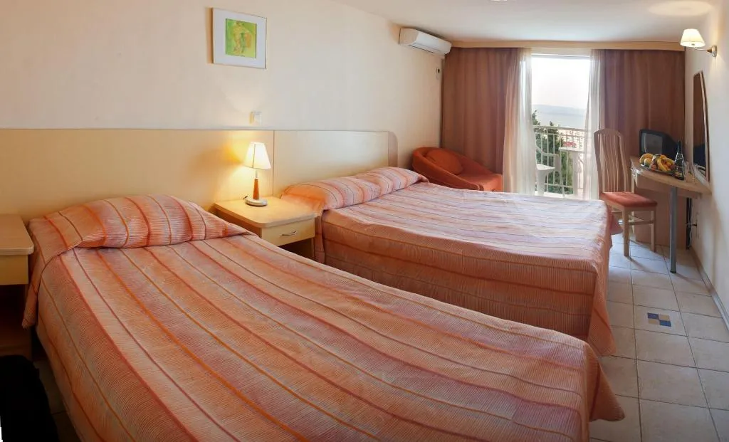 Room, Kaliopa, Varna