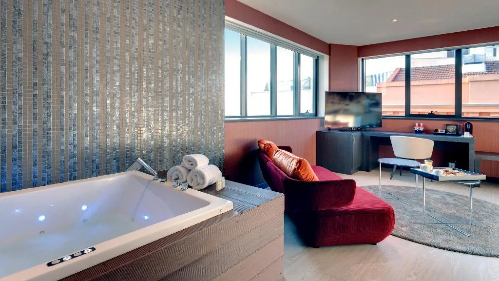 SUITE WITH VIEWS Room, Hotel Indigo Madrid - Gran Via, Madrid