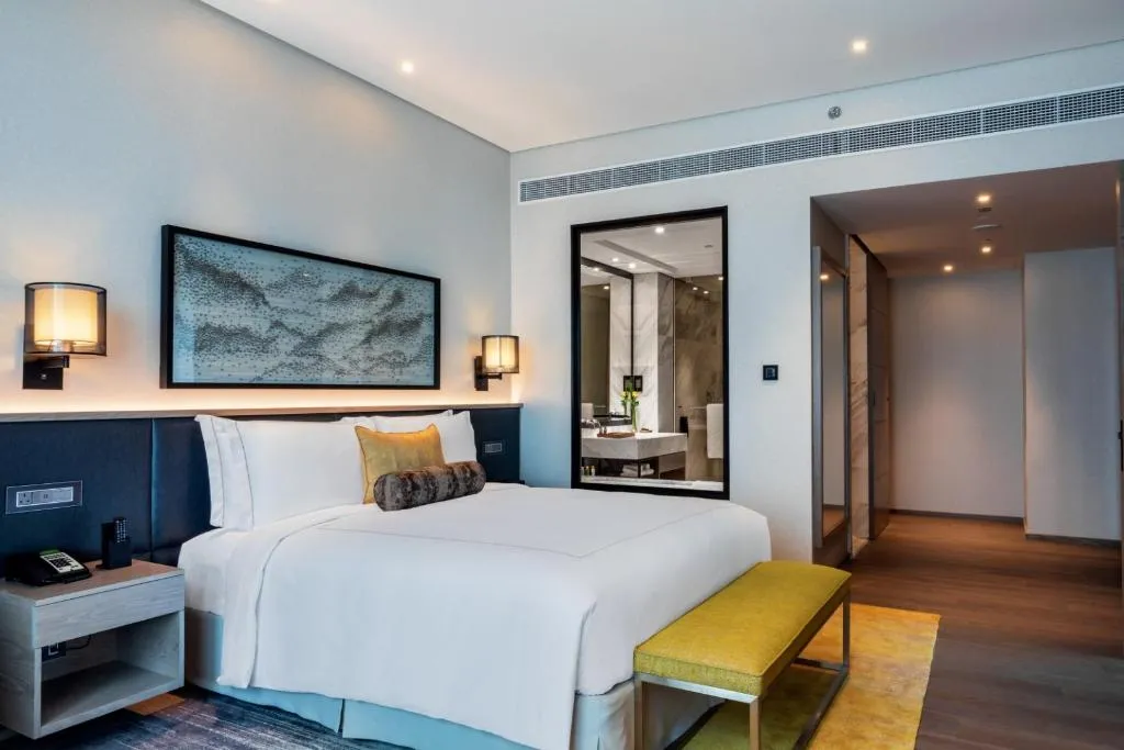 DOUBLE CLUB Room, Taj Jumeirah Lakes Towers Dubai, Dubai