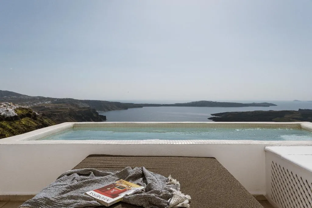 SUITE WITH PRIVATE POOL Room, Aqua Luxury Suites, Santorini
