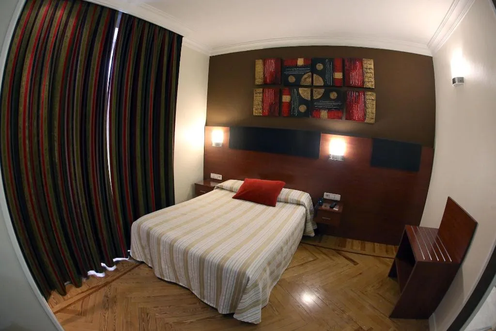 Room, Hostal Sol Square Madrid, Madrid
