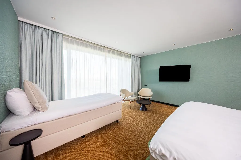 TRIPLE DELUXE Room, Van der Valk Hotel Schiphol, Amsterdam