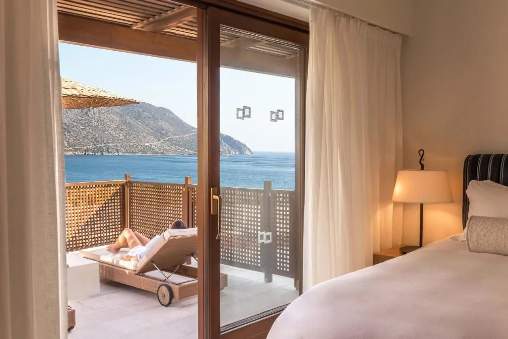 Room, Phaea Blue, a member of SLH, Crete