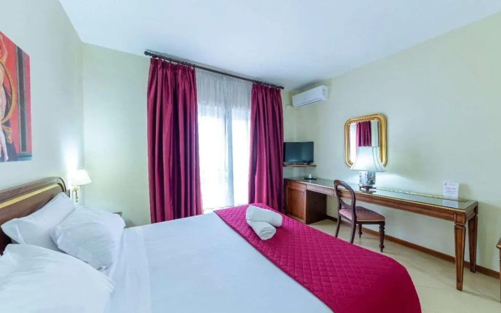Room, Sakura Hotel, Naples