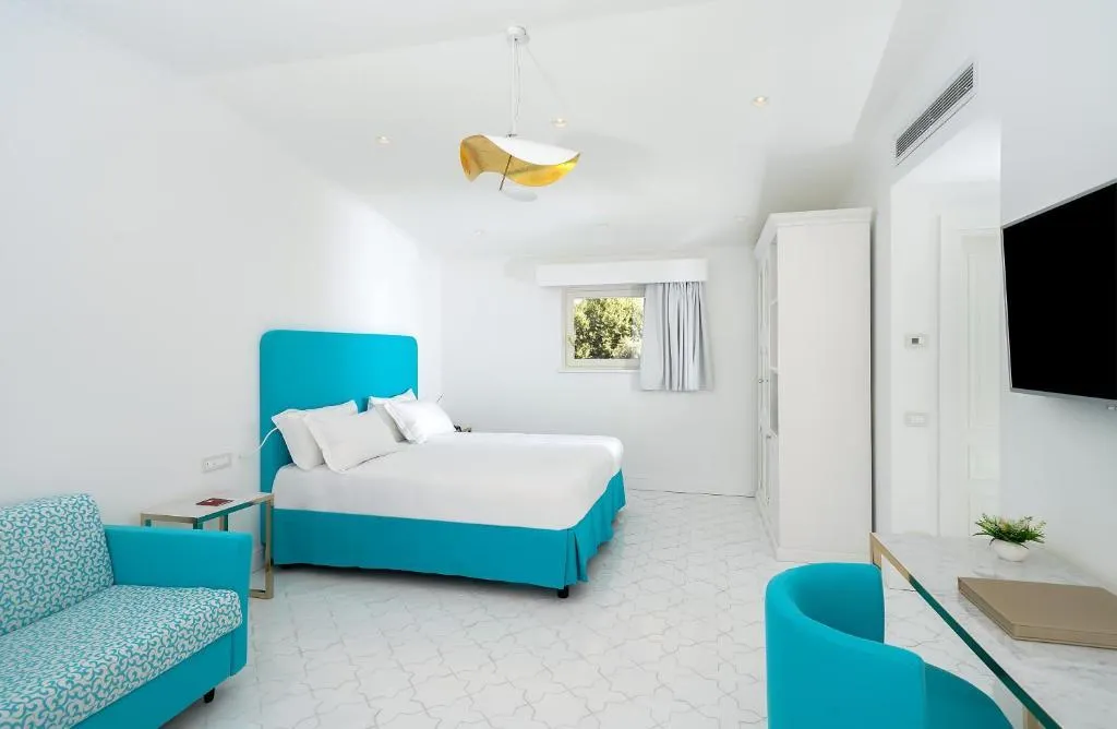 Room, Lorelei Londres, Naples