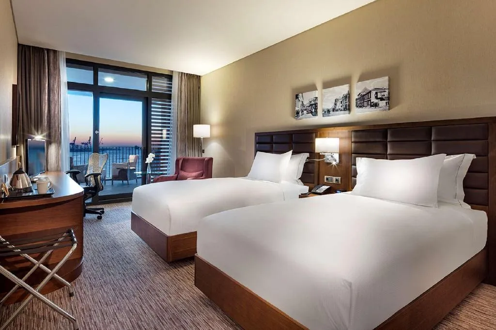 TWIN SEA VIEW Room, Hilton Garden Inn Izmir Bayrakli, Izmir