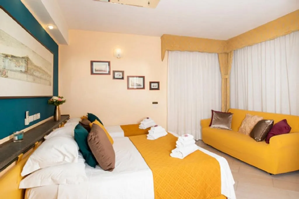 TRIPLE STANDARD Room, San Paolo, Naples