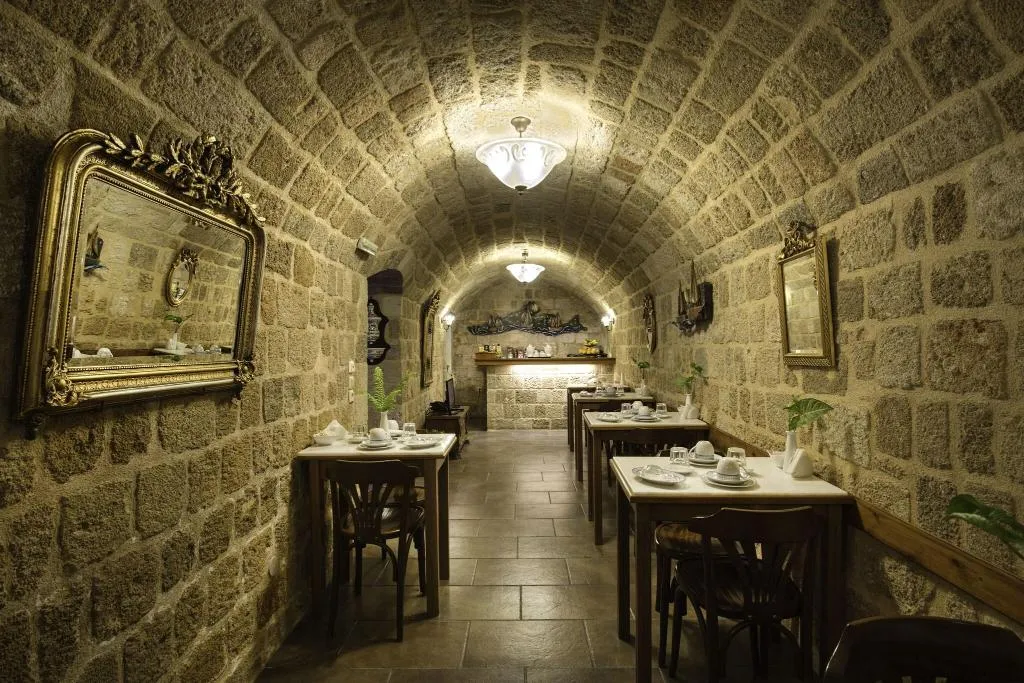 Restaurant, Camelot, Rhodes