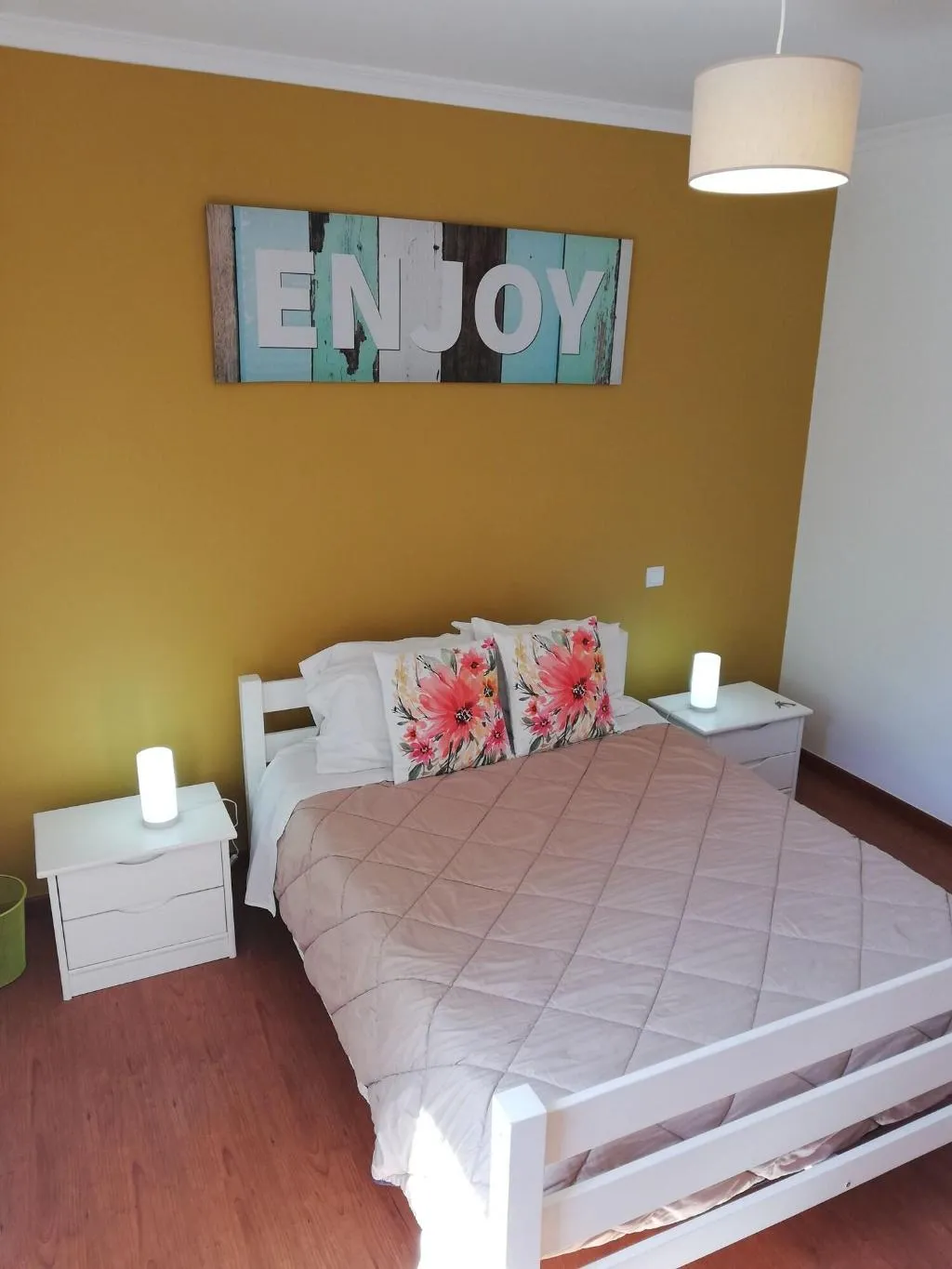 Room, Fx Pena, Madeira