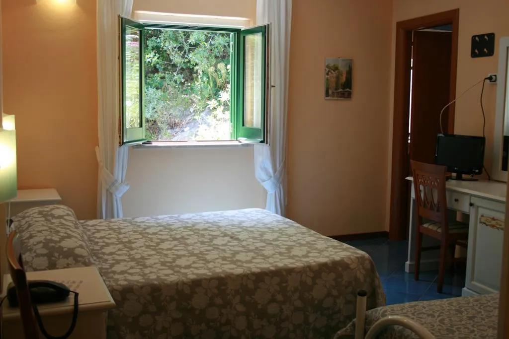 Room, Hotel Doria Amalfi, Naples