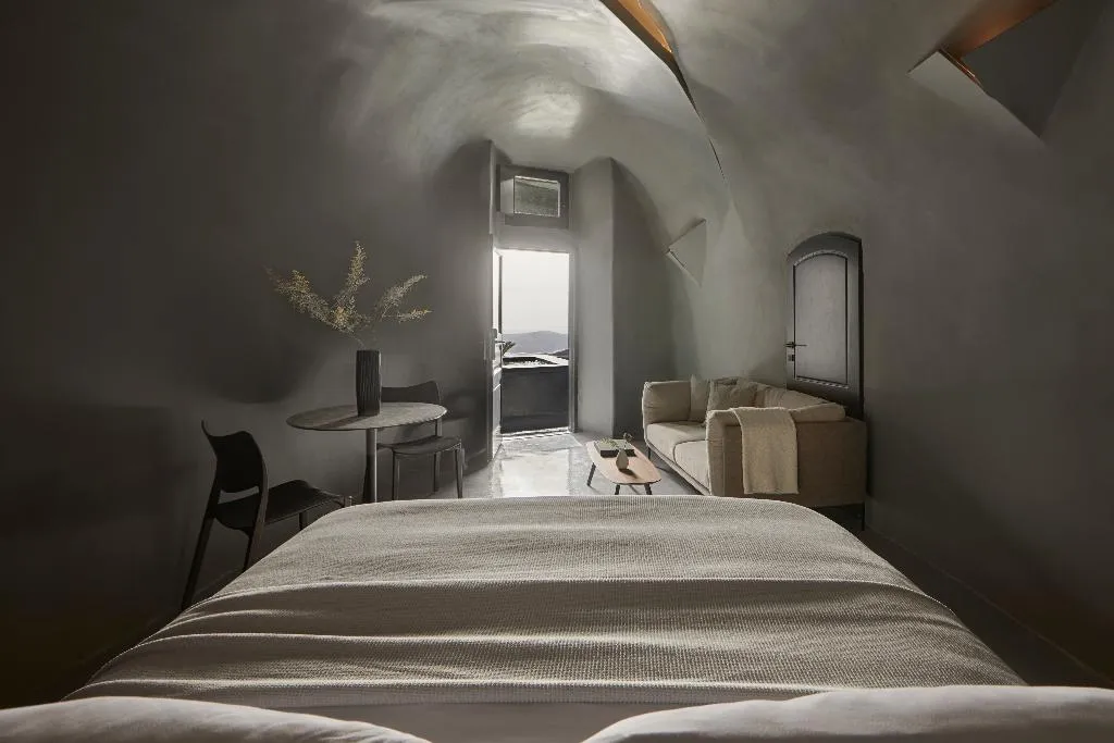 SUITE TWO BEDROOMS WITH PRIVATE POOL Room, Kivotos Santorini, Santorini