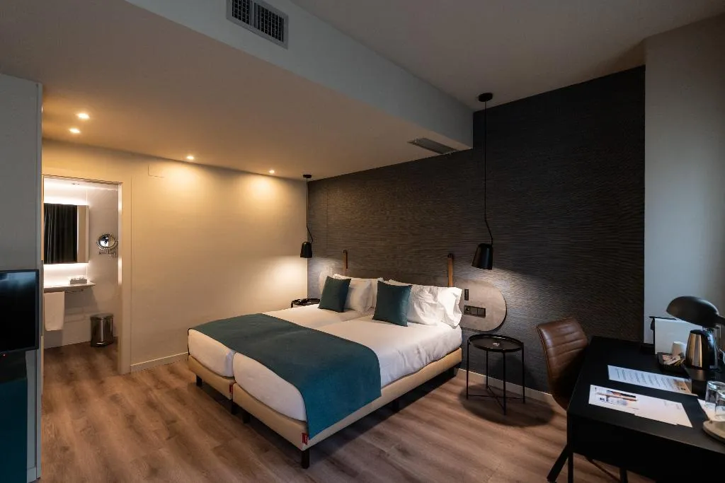 TRIPLE STANDARD Room, Atenea Rekord Suites, Barcelona