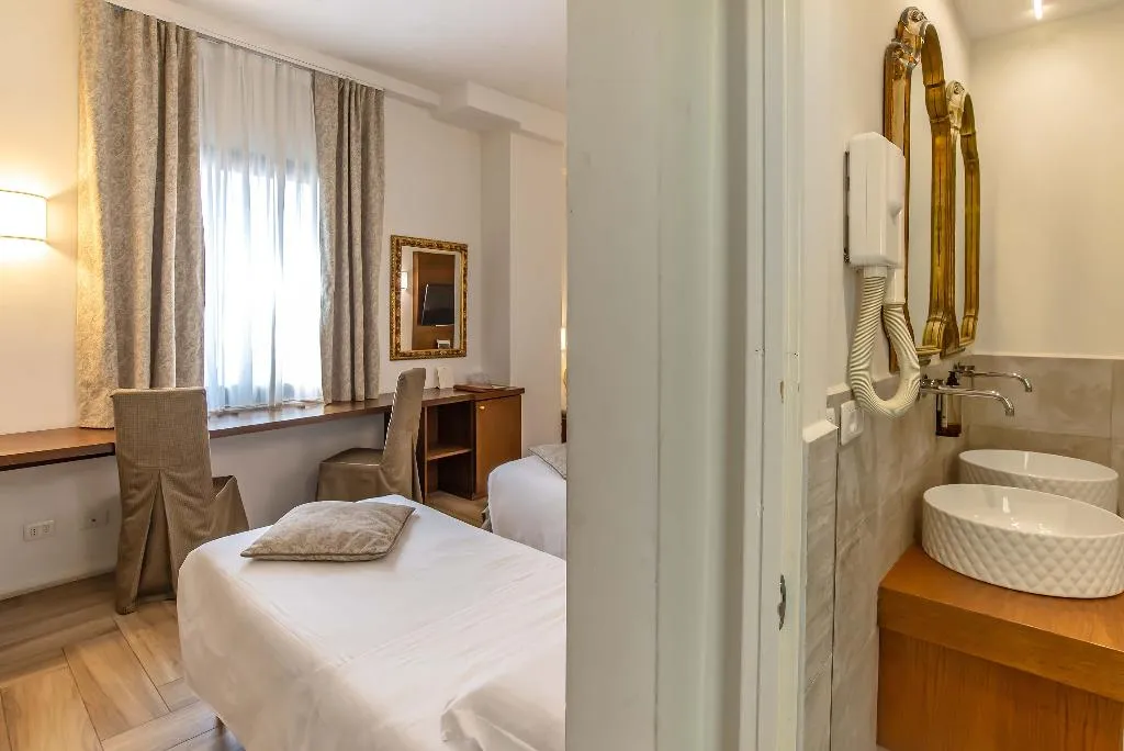 QUADRUPLE STANDARD Room, Machiavelli Palace, Florence