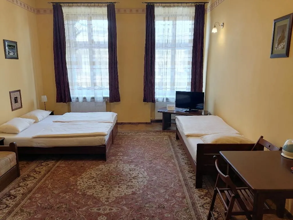 QUADRUPLE STANDARD Room, Globtroter Guest House, Krakow