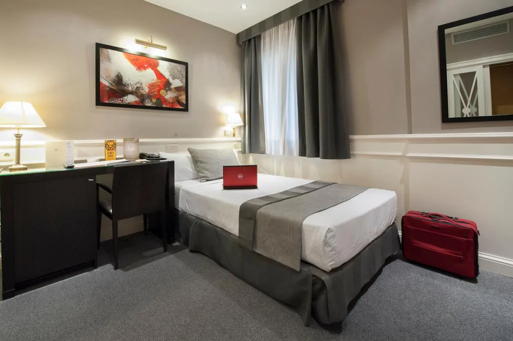 SINGLE INNER Room, Emperador, Madrid