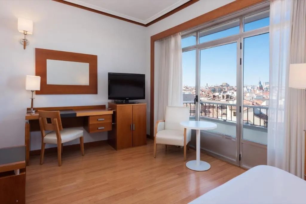 Room, Hotel Madrid Plaza de España Affiliated by Meliá, Madrid