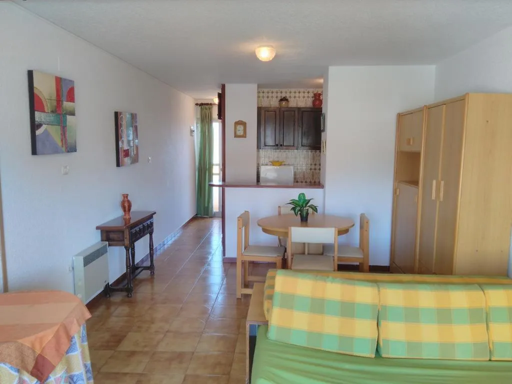 APARTMENT CAPACITY 6 TWO BEDROOMS Room, Apartamentos Peñismar I, Valencia