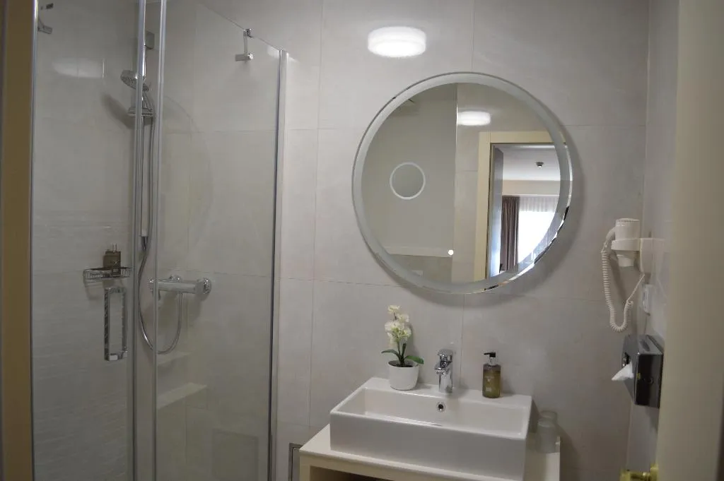 Double or Twin DELUXE CAPACITY 2 Room, The Golden Wheel, Prague