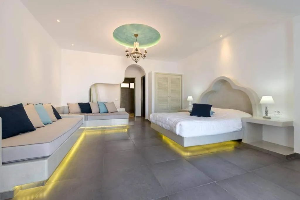 Room, Suites Blue Hotel and Spa, Santorini