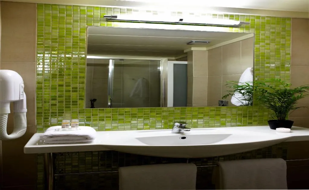 SUITE TWO BEDROOMS ONE BATHROOM Room, Mouikis, Kefallinia